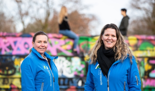 <p>Natascha en Inge van MeerWaarde vragen de jongeren van Haarlemmermeer: Doe je mee met FriendsOnline? </p>