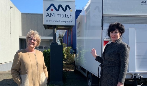 <p>Stieneke Kruijer (GroenLinks) en Wil Roode (SP) bij AM Match.</p>