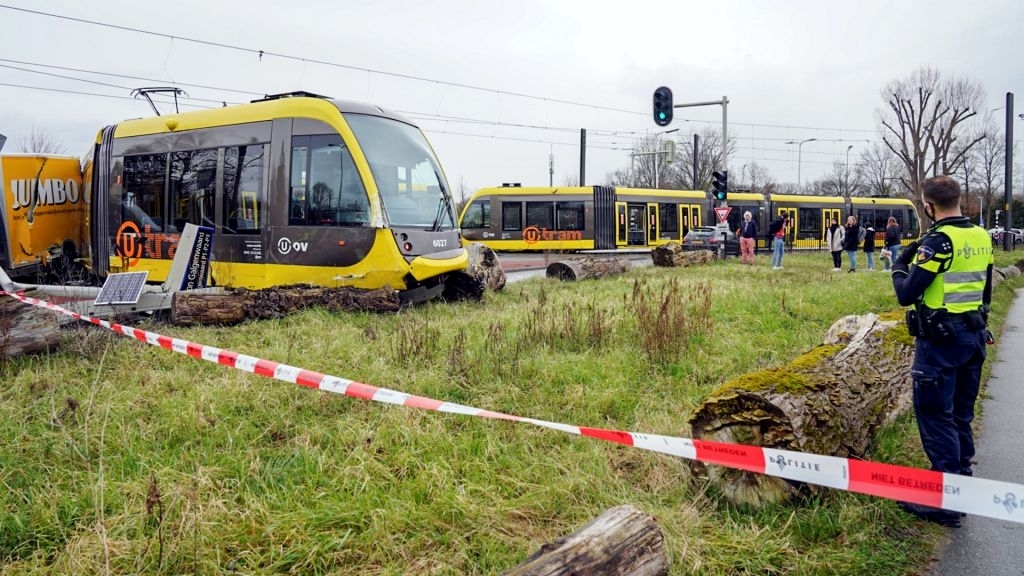 <p>Tram ontspoort bij Herculeslaan</p>