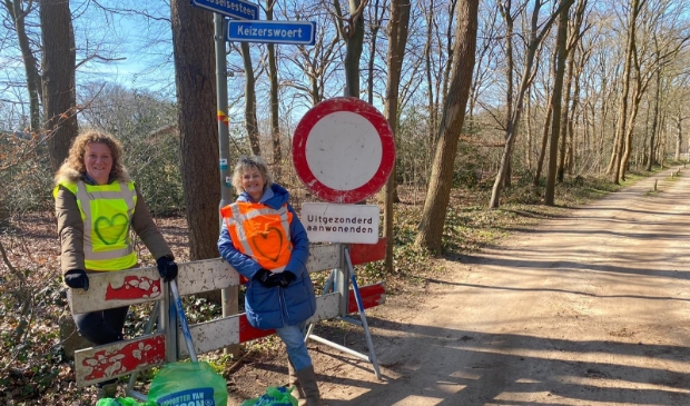 <p>Rixt Tanja en Els van Ginkel maken zich zorgen over de toekomst van het gebied rond de Husselsesteeg.</p>