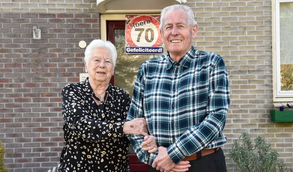 Jan en Nel van Zanten: ,,Het klikte goed en we zijn bij elkaar gebleven. We zijn nog steeds gelukkig samen."