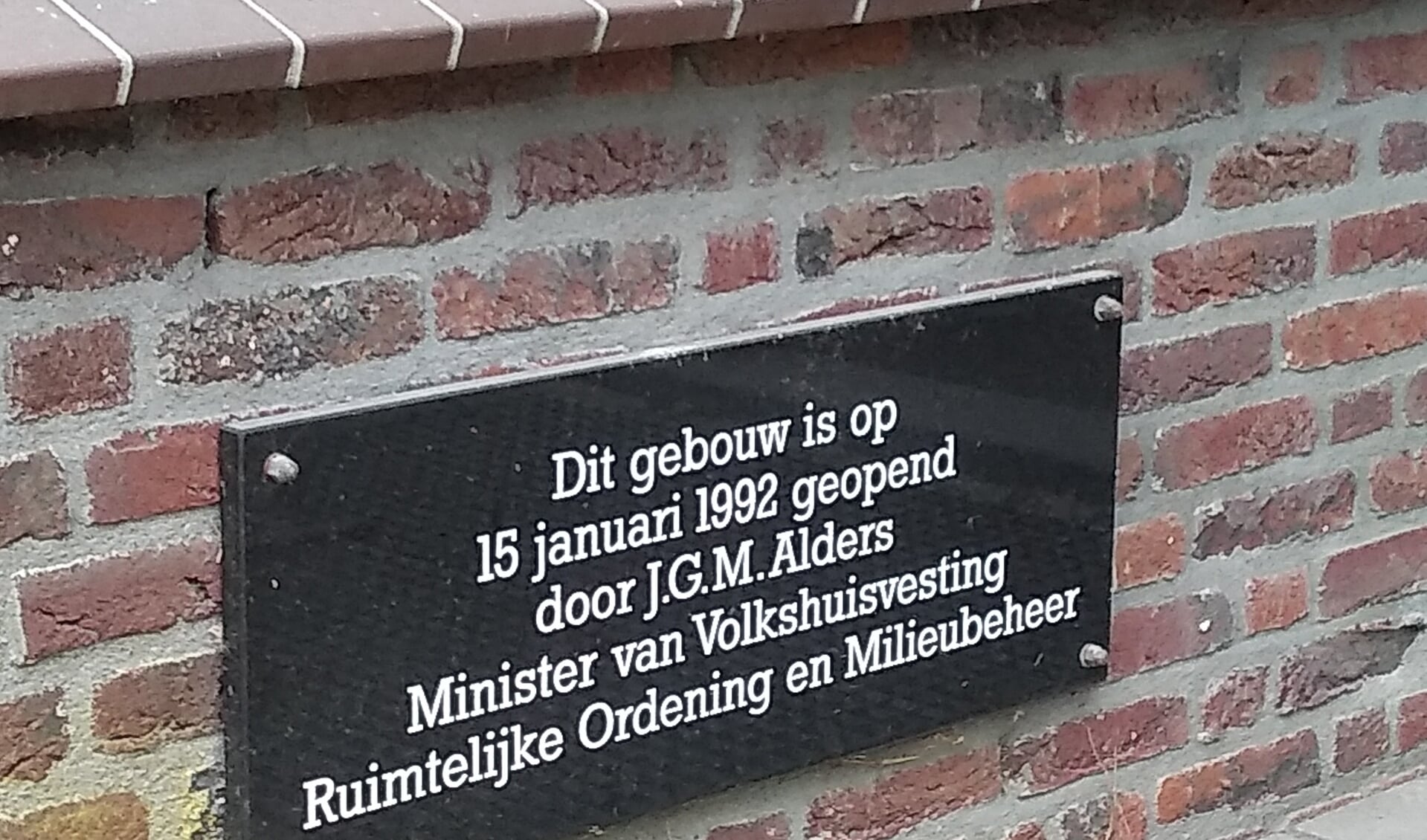 Met de komst van de CNV werd het gebouw in 1992 heropend door de minister. Het bord werd deze week door Van Oord gered van de sloophamer.