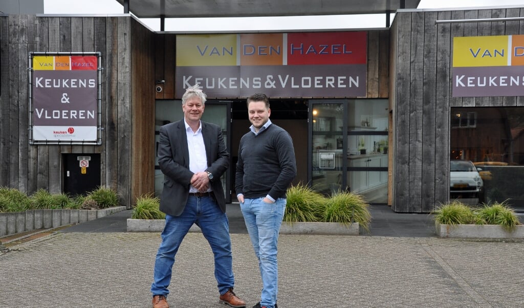 Adviseurs Tijn van der Grift (rechts) en Gijs Langendoen voor de showroom van Van den Hazel aan de Birkstraat in Soest.