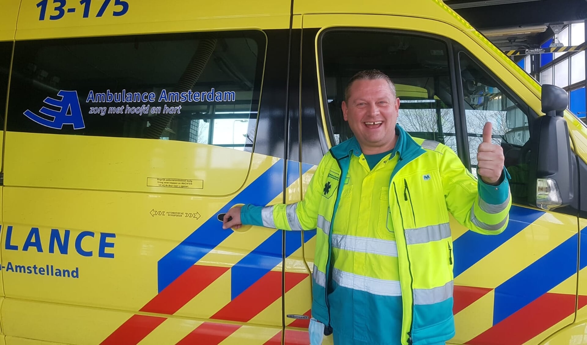 Ambulancebroeder Quiseppe maakt deel uit van het team van Pamela.