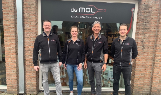 <p>Het team van De Mol DrankenSpecialist.</p>