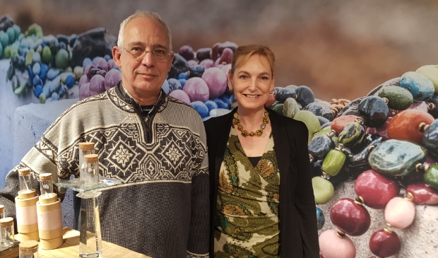 <p>Joep en Regina van Stratum, eigenaren van Beadare Beads & Jewelry. </p>