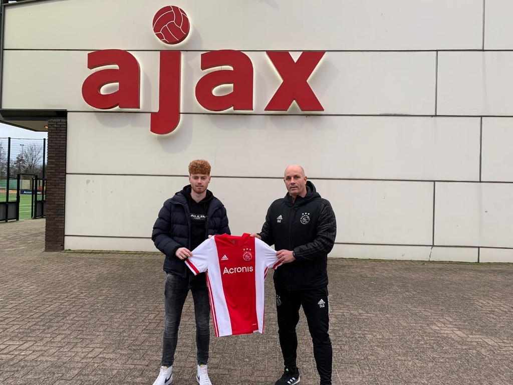<p>Michel van Aggele gaat toch weg bij SDC Putten en speelt volgend seizoen bij de zaterdagamateurs van Ajax.</p>