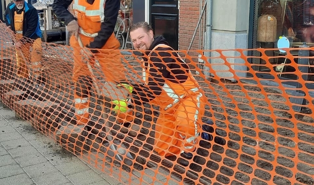 <p>Gerwin Van de Pol werkt aan 'zijn' Singel.</p>