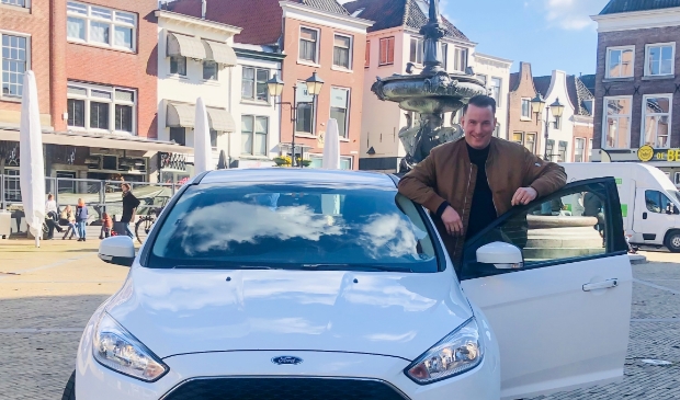 <p>Bekende Gorcumers stappen bij Sören van Rooij in de auto voor een goed gesprek.</p>