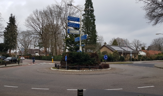 <p>De rotonde op de kruising Garderenseweg, Calcariaweg en Bosrand.</p>