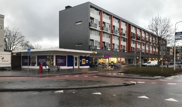 <p>De rotonde op het kruispunt Van der Hooplaanm/Lindenlaan waar het ongeval plaatsvond.</p>
