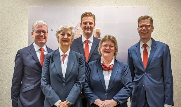 <p>Het team van Uitvaartzorg De Meer.</p>