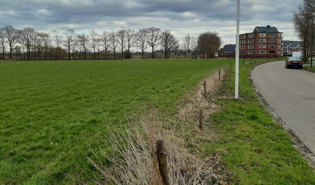Een deel van het stuk grond waar de wijk Mastenbroek 2 moet komen.-, gezien vanaf de Ruurd Visserstraat 