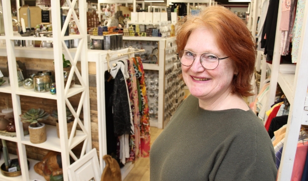<p> Sil Busscher: "Ik kan wel goedkoop gaan lenen, maar uiteindelijk moet je dat geld wel weer terugbetalen natuurlijk."</p>