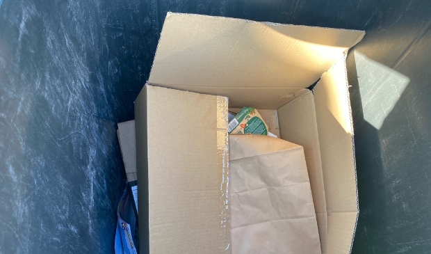 Papier en karton in de papiercontainer