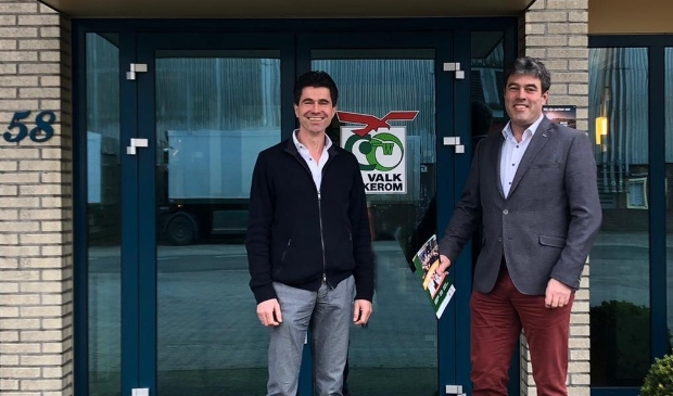De nieuwe directeur Martin Vervoorn (l) en oud-directeur Michael Mackaay.