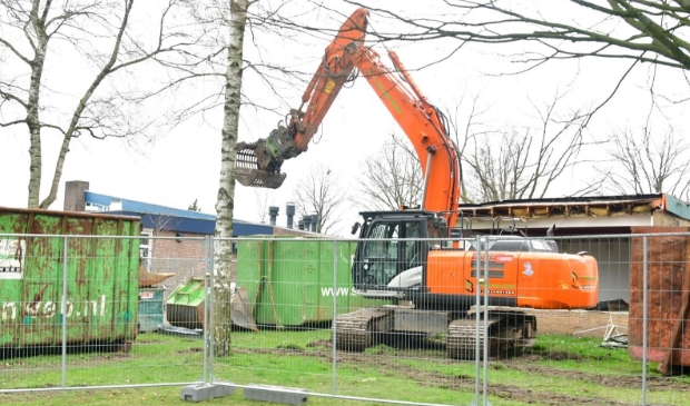 <p>De sloop is volop aan de gang.</p>