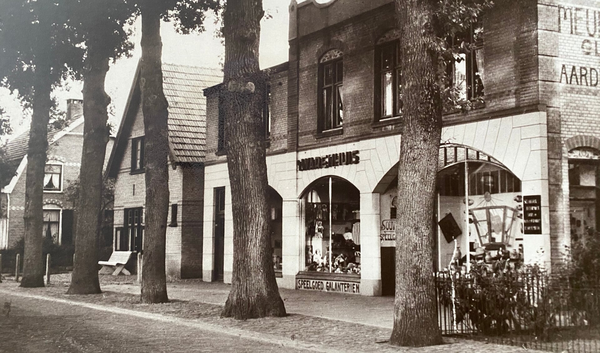 1950: de galanterieënwinkel genaamd ‘t Warenhuis.