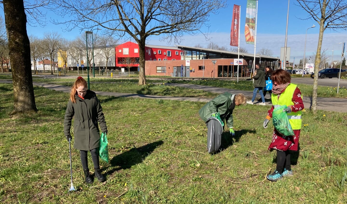 Overal werd zwerfvuil opgeruimd