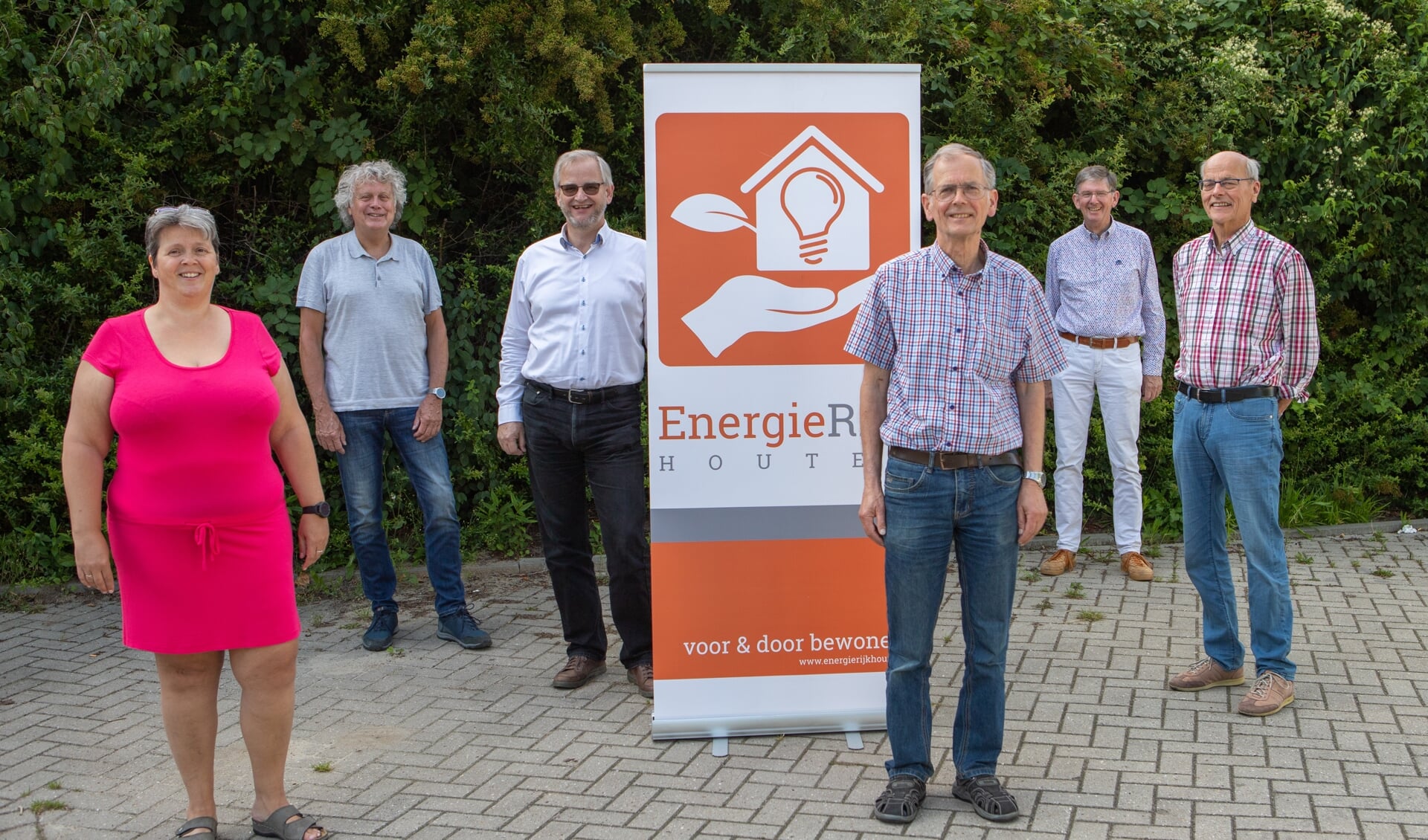 Zes van de Houtense energieambassadeurs van het EnergieBespaarCafé  v.l.n.r. Jessica, Ad, Roelof, Geert, Frans en Hans