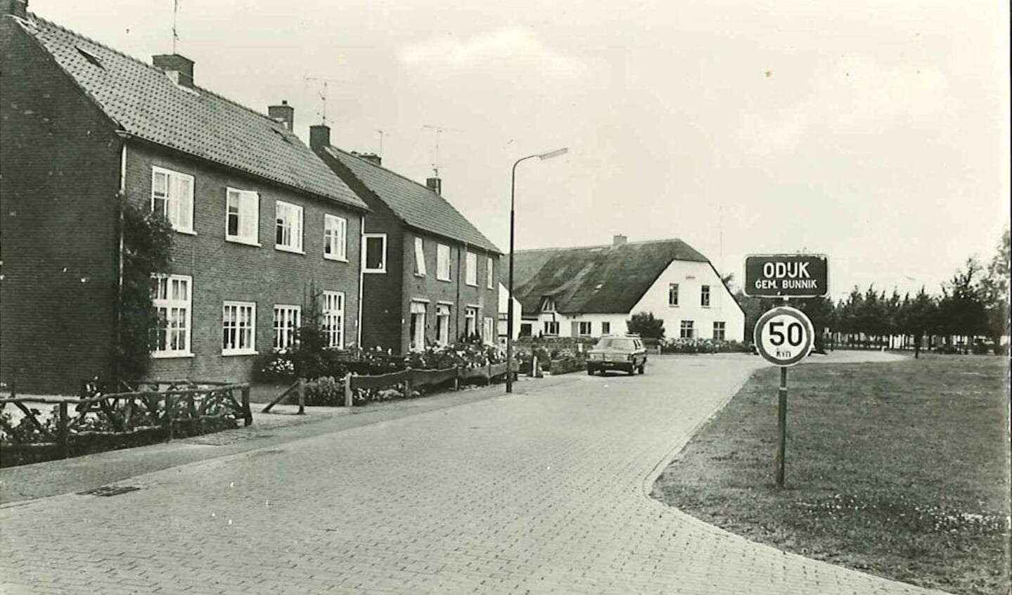 De ingang van het dorp Odijk lag vroeger aan De Vork, nu een doodlopende straat
