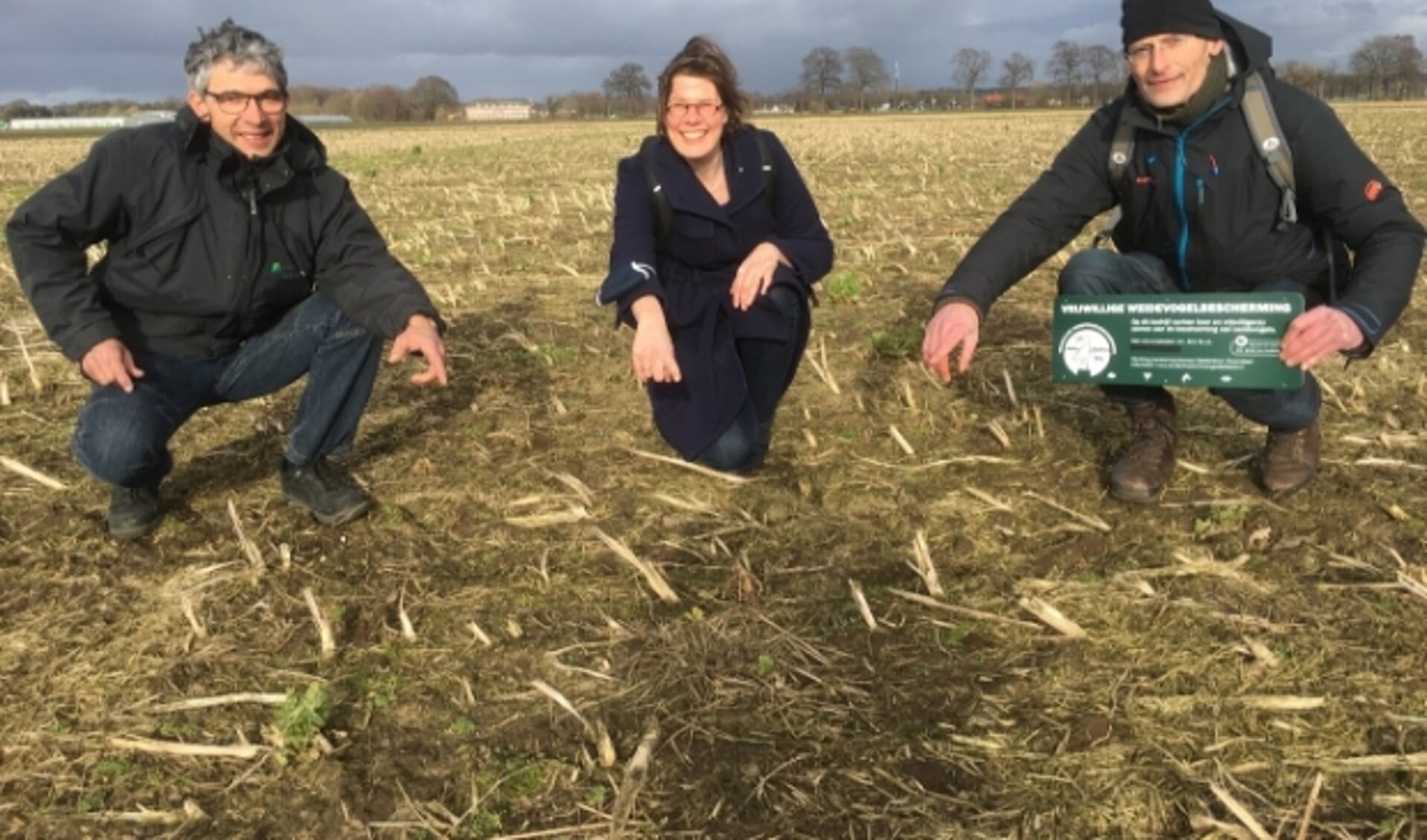 Vlnr: Gerard Derks (Unifarm/WUR), Wethouder Hulshof en vrijwilliger Ardy Rekers.