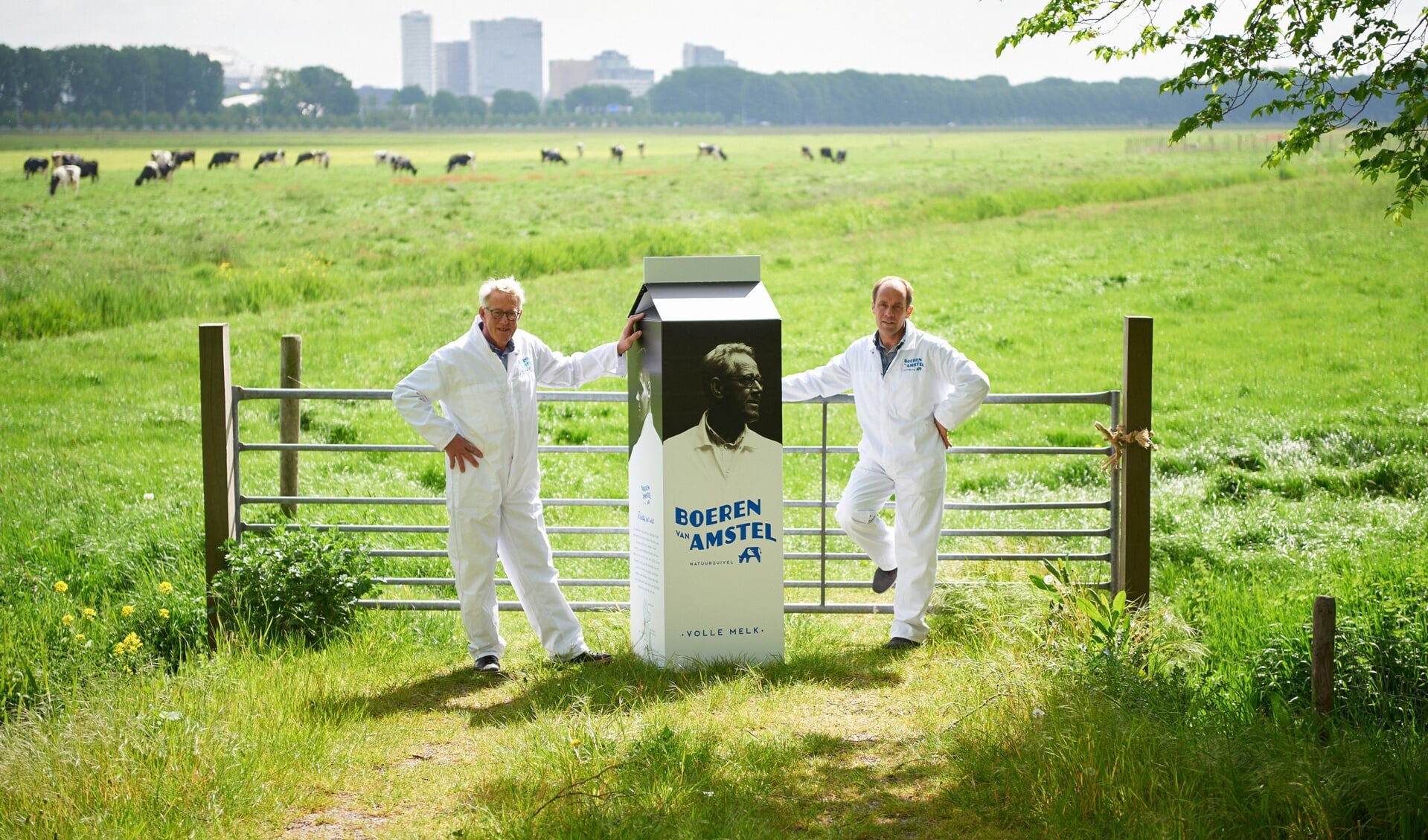  Van de opbrengst van de melkverkoop gaat een percentage naar methodes om het boerenland geschikt te houden voor weidevogels. 