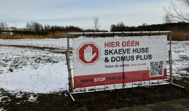 <p>De bewoners van de Zuiderpolder zijn fel tegen de komst van het Domus Pluswoonproject.</p>