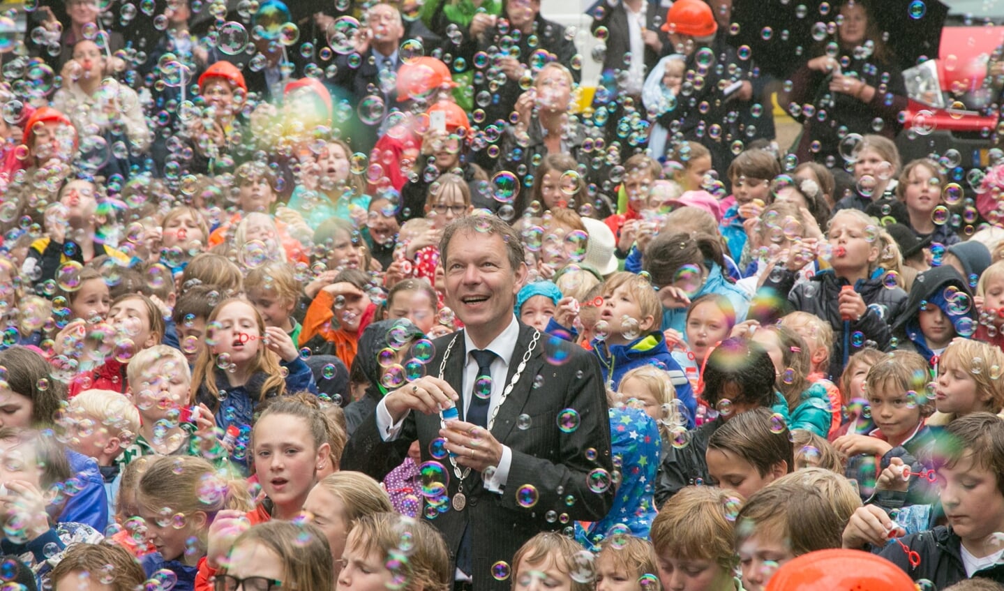 Burgemeester Mark Röell 10 jaar burgemeester in Baarn.
