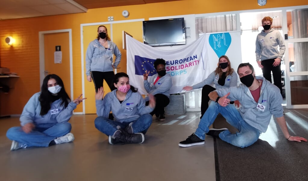 Jonge vrijwilligers van Bright Future zijn met drie Solidariteitsprojecten van start gegaan in Amstelveen. 