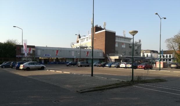 Parkeerplaats tussen de dreven