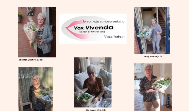 Bloemen uitreiking aan de jubilarissen