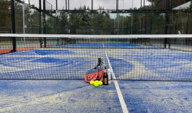 <p>De net opgeleverde padelbanen liggen er mooi bij op het totaal gerenoveerde park.</p>
