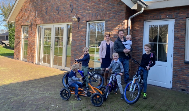 <p>Het gezin Van Deuveren verkeert al jaren in grote onzekerheid over het voortbestaan van hun veehouderij door de komst van Putten-Zuid.</p>