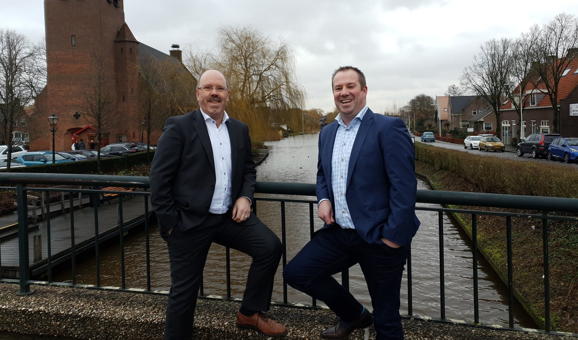 Henk van Aken (links) en Robert Boogaard van Van Aken & Boogaard Hypotheken en Verzekeringen in Hardinxveld-Giessendam.