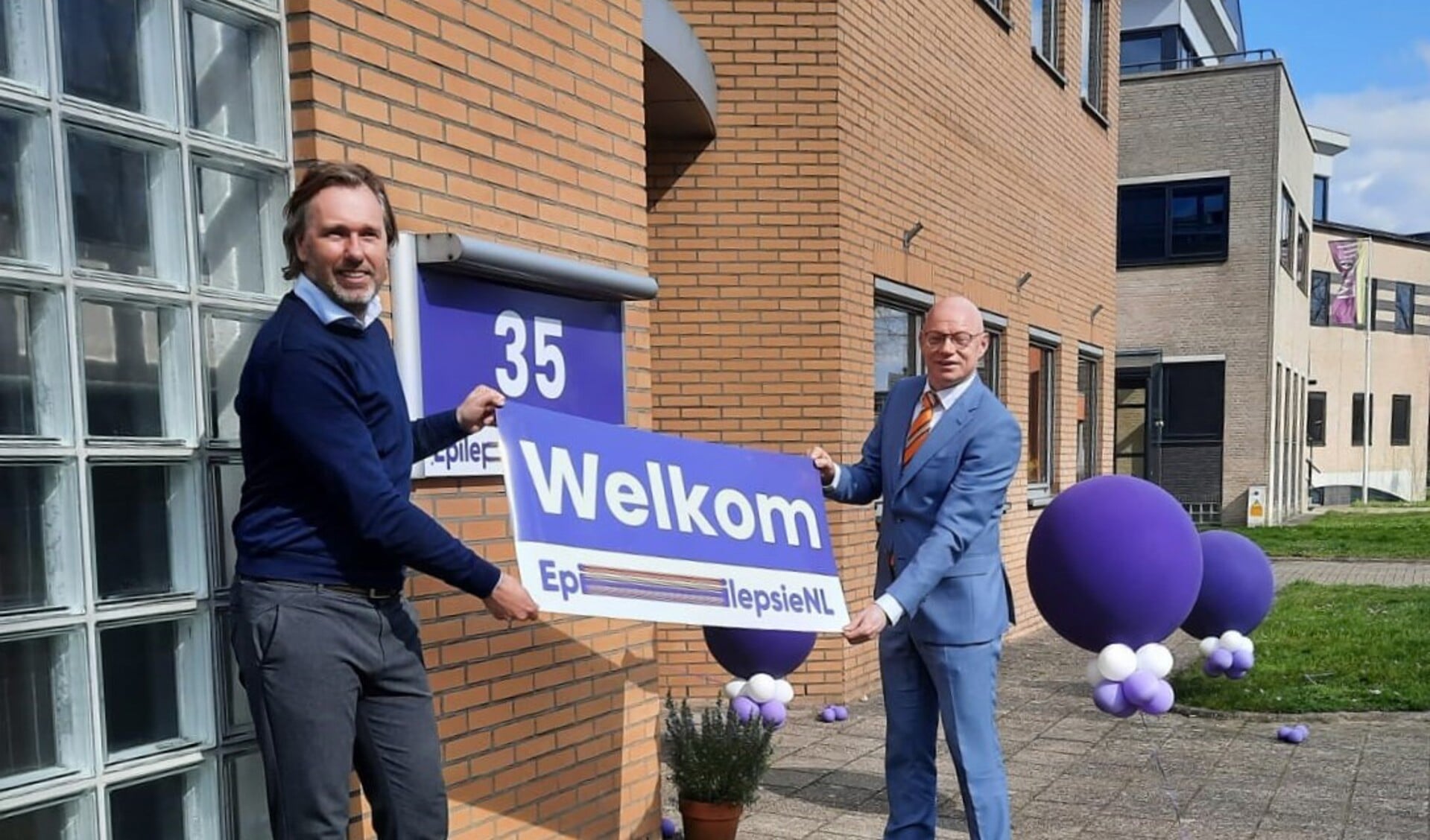 Burgemeester Gilbert Isabella en directeur Joost Wijnhoud onthulden de nieuwe naam.  
