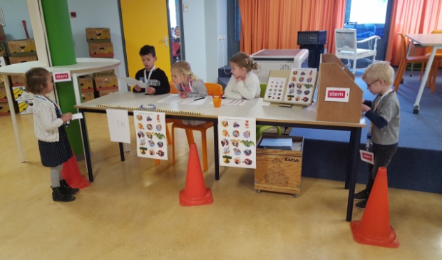Er wordt gestemd door groep 1-2 op Basisschool Beurthonk