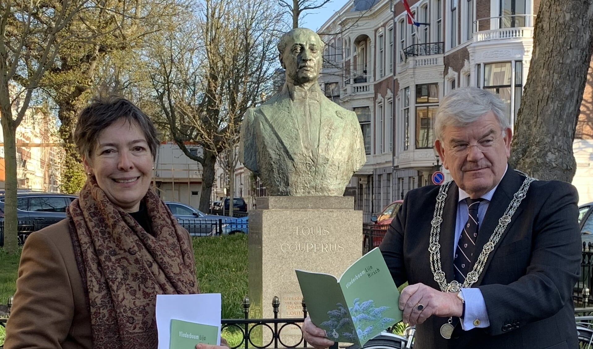 Lija Hirsch en Jan van Zanen, burgemeester van Den Haag.