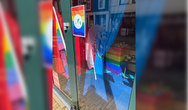 De besmeuren van de etalage van het pand werd dinsdagmorgen ontdekt