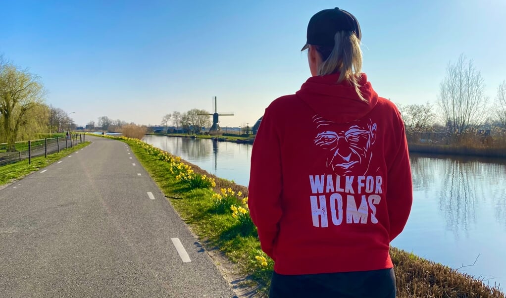 Anne Claire van der Lugt loopt in 2022 de pelgrimstocht van Amsterdam naar 's-Hertogenbosch