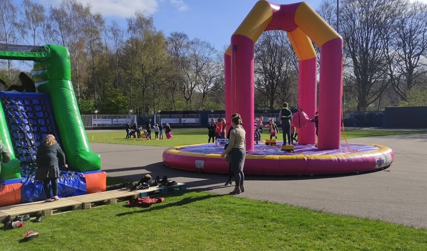 Leerlingen van de Gisbertus Voetiusschool in Doorn zongen 's ochtends eerst liederen en deden daarna fanatiek mee met allerlei spellen.