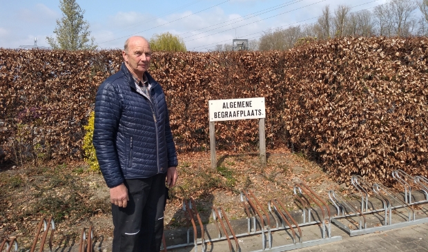 Jan van Wijk is vrijwilliger bij de openbare begraafplaats in Odijk