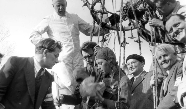 <p>De aangekondigde ballonvaart trok veel bekijks.</p>