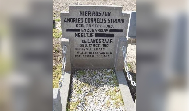 <p>De grafsteen op de algemene begraafplaats in Sliedrecht herinnert blijvend aan het leven én noodlot van Neeltje en Andries.</p>
