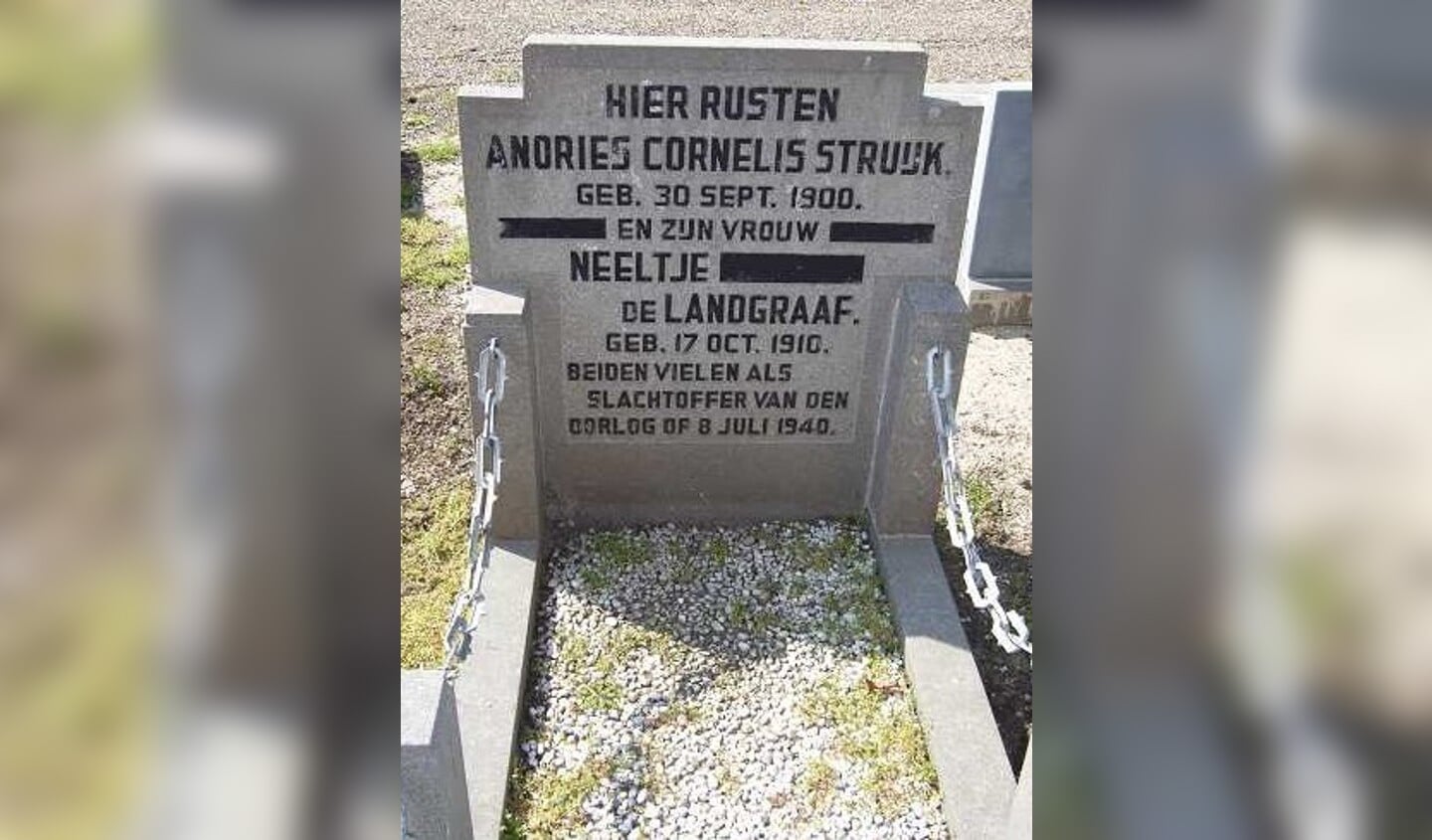 De grafsteen op de algemene begraafplaats in Sliedrecht herinnert blijvend aan het leven én noodlot van Neeltje en Andries.
