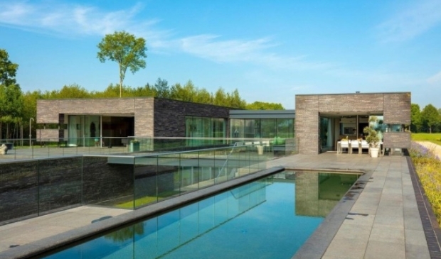 <p>Bijna 5 miljoen euro: een villa aan de Hamersveldseweg.</p>