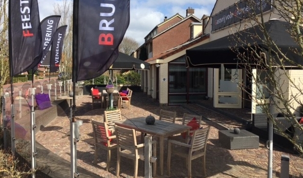 <p>Vergaderingen, feesten, bruiloften, buffetten, private dining, condoleances of salsa-events, alles is bespreekbaar bij Houtrust. </p>
