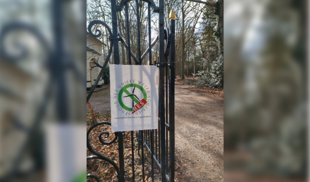 <p>Eén van de vele protestborden in het Langboekerwetering gebied</p>