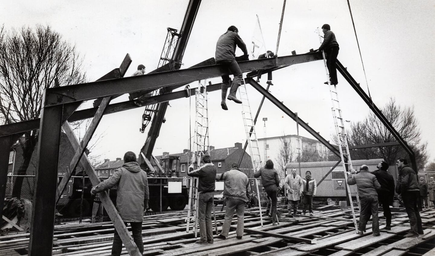 1985 - bouw van Ons Eigen Honk
