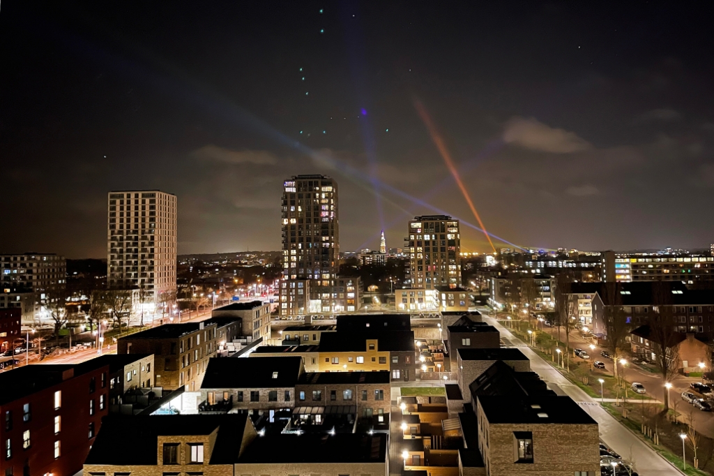 <p>20210403 SA connecting lights lichten en lasers</p>